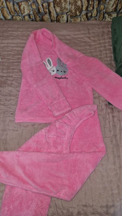 Плюшена пижма или домашен комплект