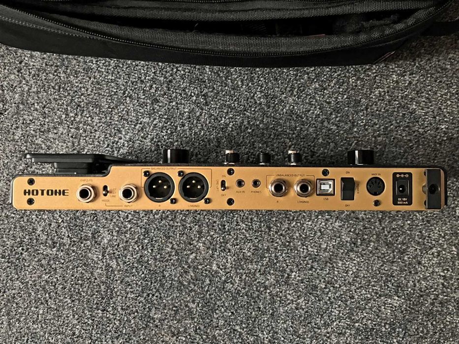 Hotone Ampero Мултиефект за китара с калъф и допълнителен футсуич