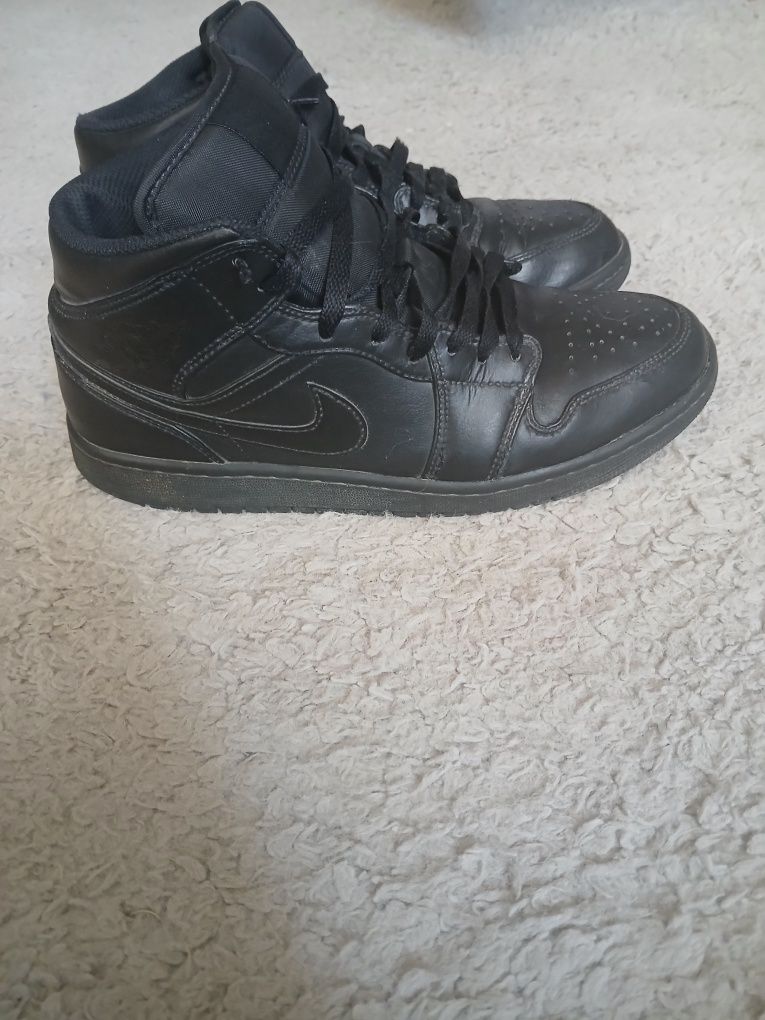Jordan 1 mid black