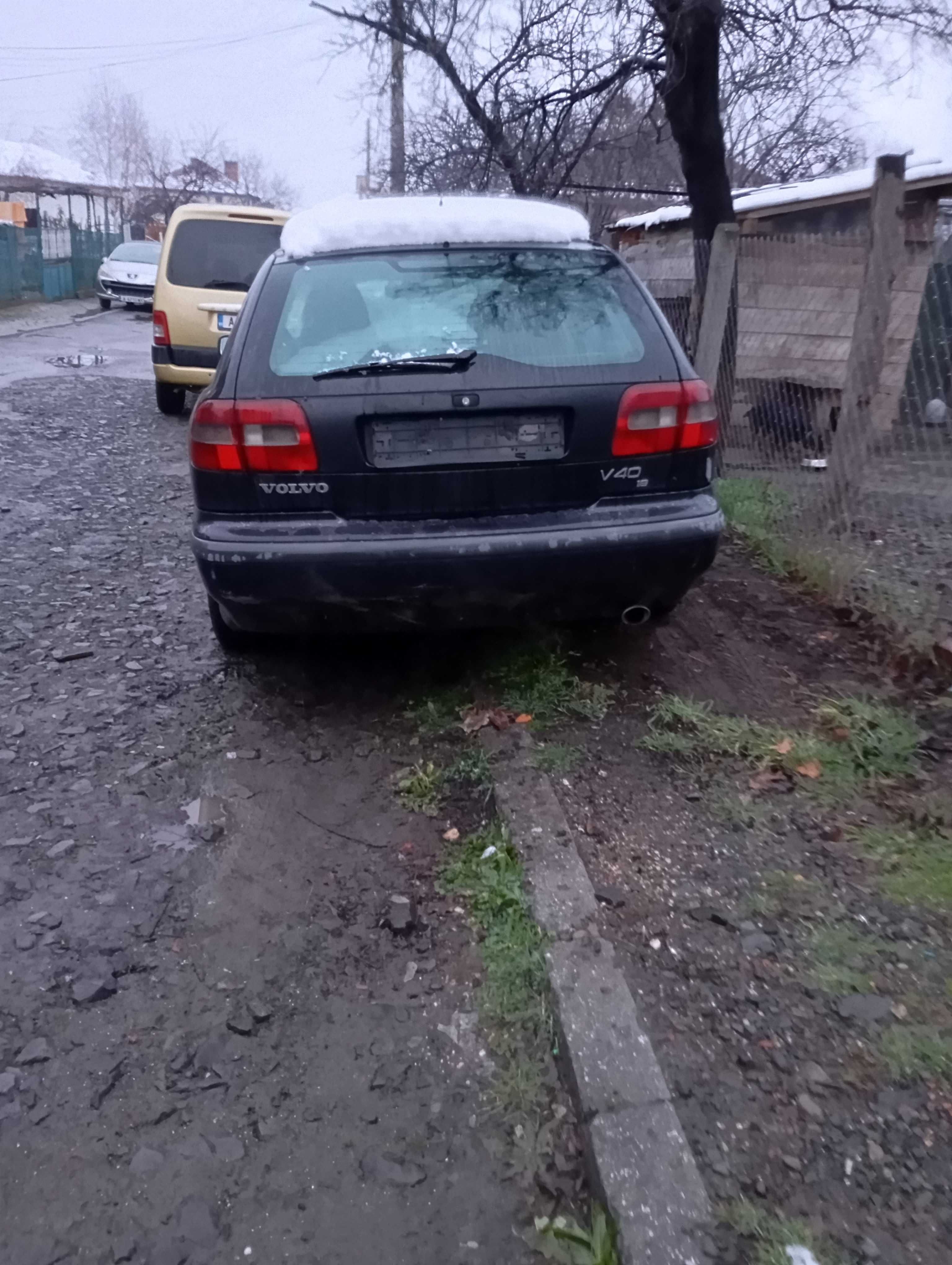 Продавам Volvo V40 на части