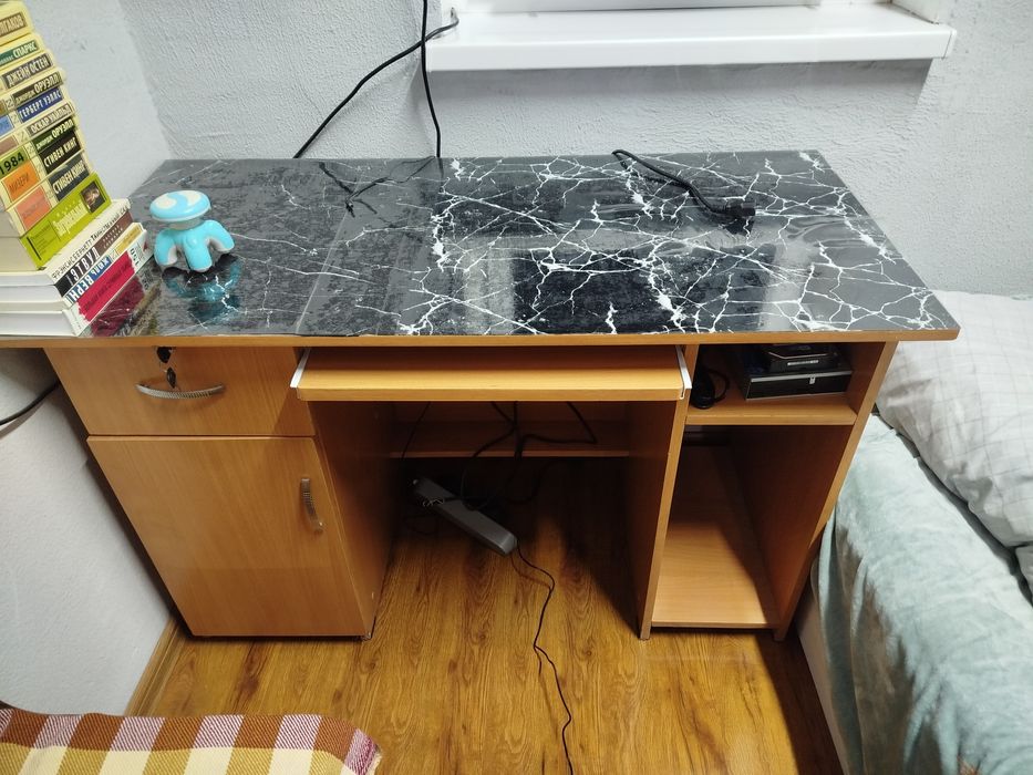 Продается компьютерный стол