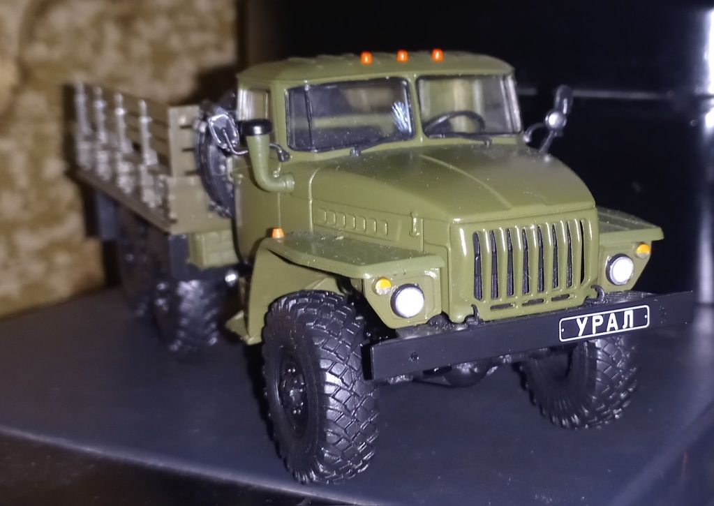 Ural model  1:43