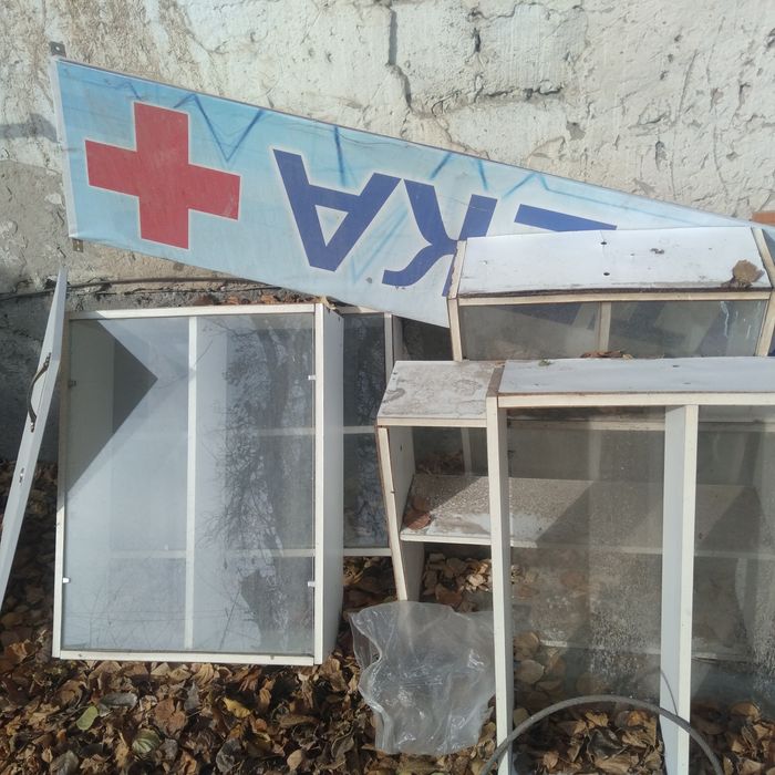 Полки  для аптеки