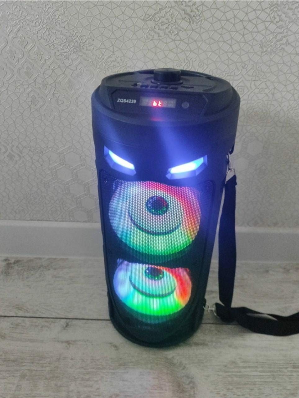 Колонка с микрофоном