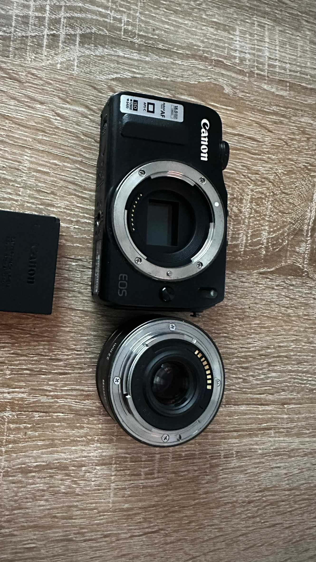 Canon EOS M + Obiectiv Canon 22mm EF-M 1:2 STM aparat foto mirrorless