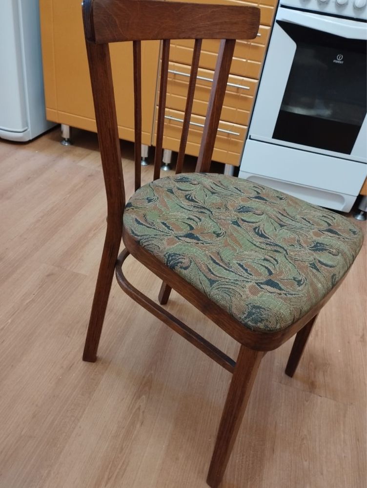 Продам стол и стулья