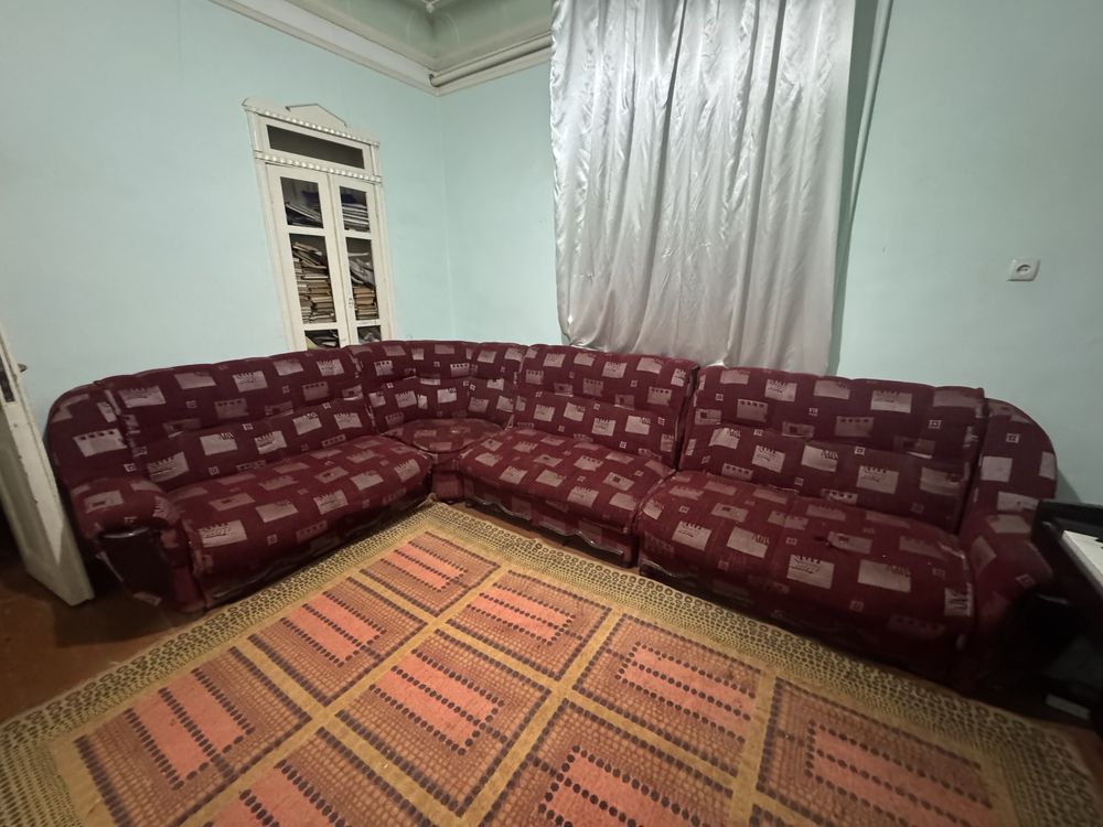 Divan yaxshi xolatda kotta