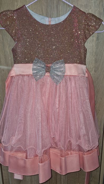 Нарядное платье для девочки