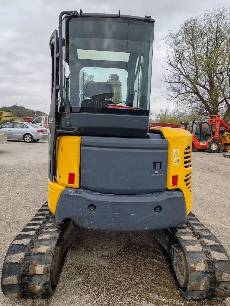 Komatsu PC50 an 2006 import Italia 3 cupe motor yanmar 4 cilindri