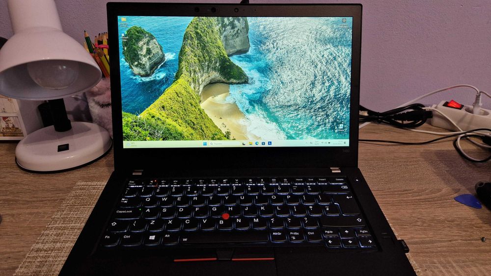 Лаптоп Lenovo Thinkpad T480 + подаръци + MS Office pro 16