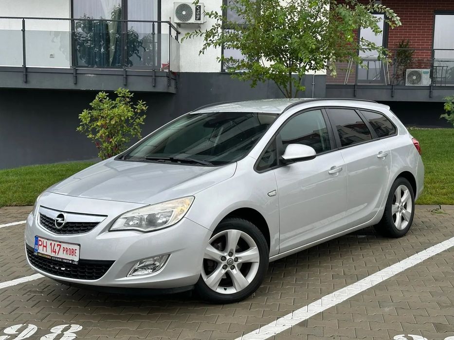 Opel Astra Opel Astra J 1.4 MPI 2011  Posibilitate rate Garantie 12 luni