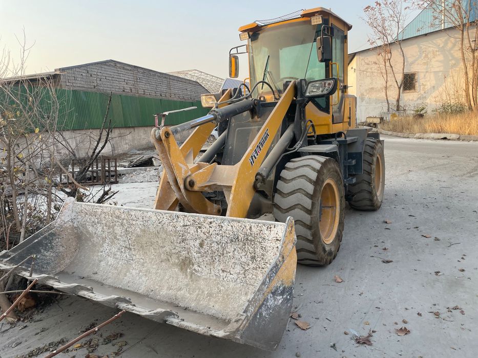 Погрузчик ковшовый кубовый