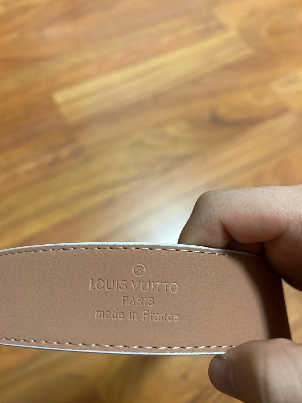 Curea Louis Vuitton LV alba cu pătrățele crem catarama gri argint