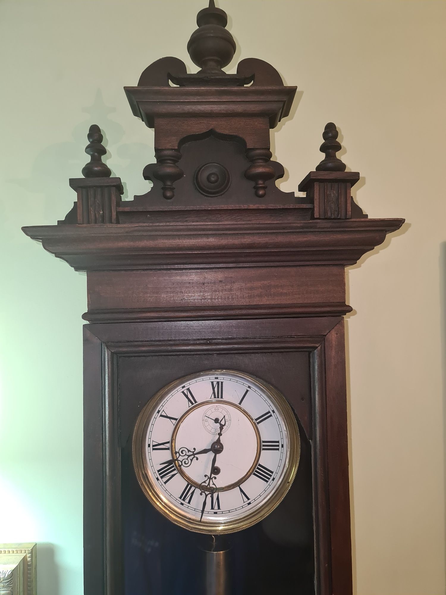 Много стар стенен часовник