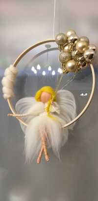 Zânuta cu globuri- Figurină din lână inspirată din pedagogia Waldorf.
