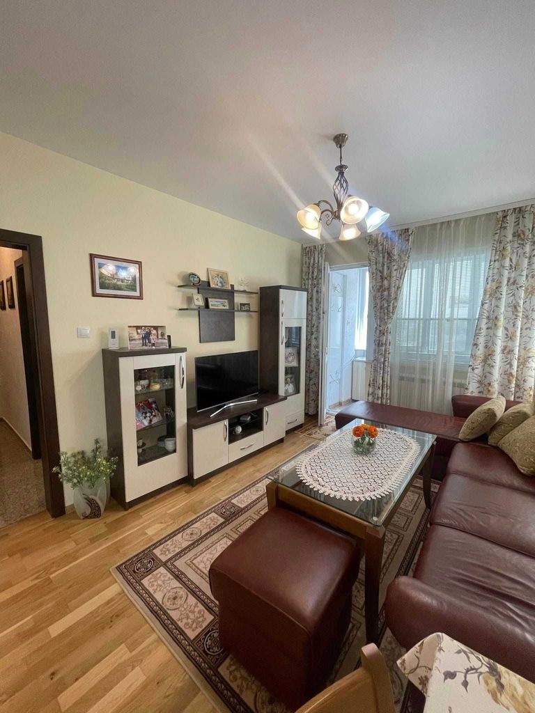 Продава се Тристаен апартамент в Стара Загора, Операта - 214 кв.м за 916 €/кв.м - Снимка #3