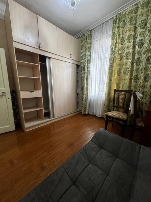 Прадается 2 ком центр навои 56м 2