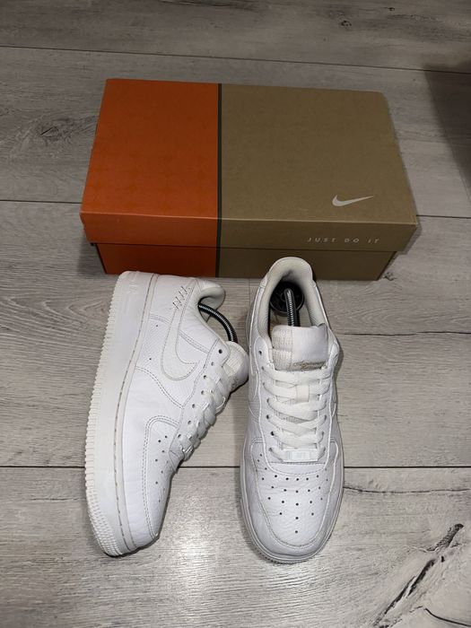Оригинални дамски маратонки Nike Air Force 1,07, размер 38,5