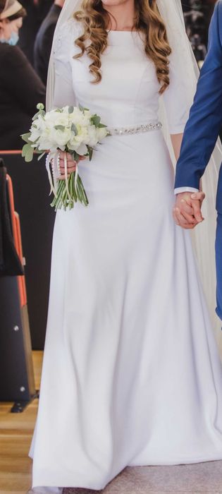 Rochie de mireasa + voal + agrafă + brâu