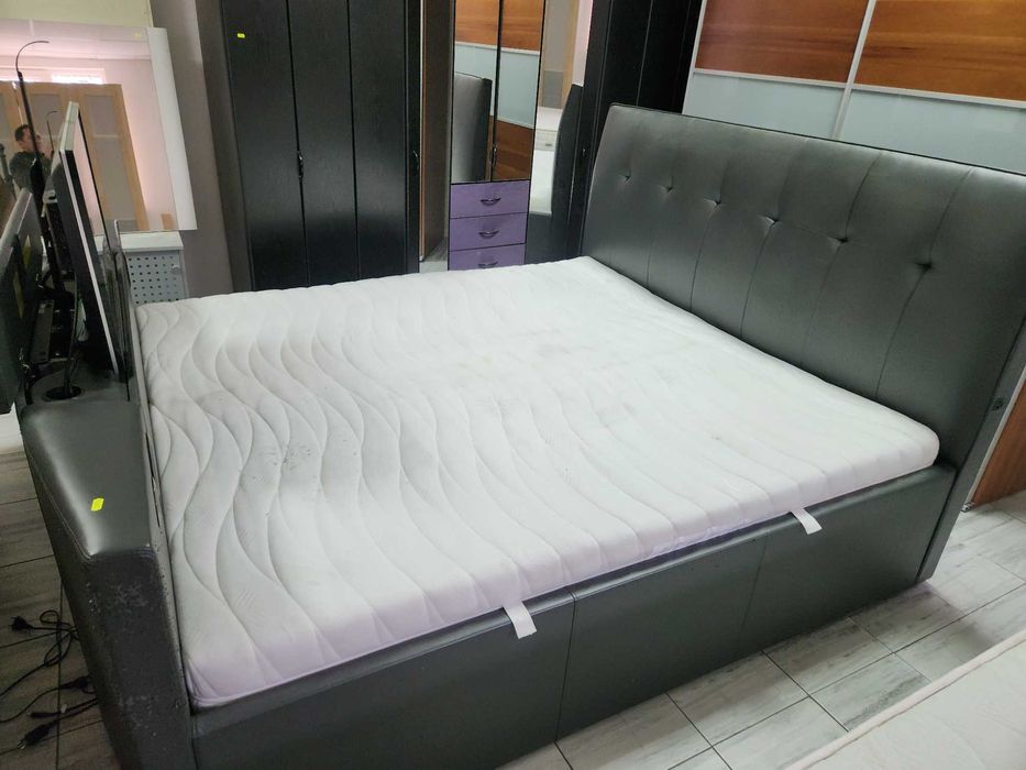 Vînd mobilă dormitoare bucătărie si multele altele