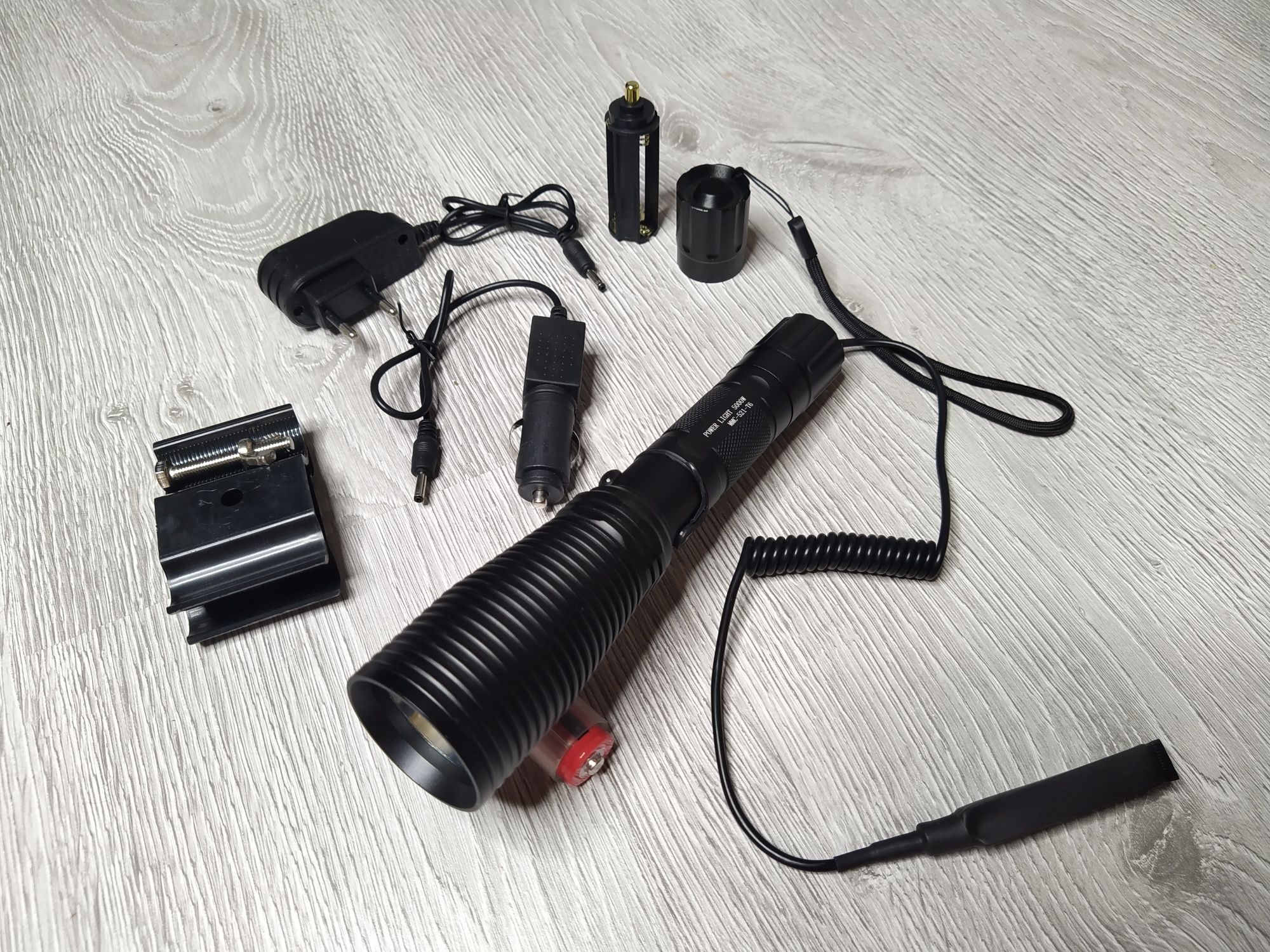 Lanterna Airsoft Vanatoare POWER LIGHT 521 Led Cree T6 NOU!