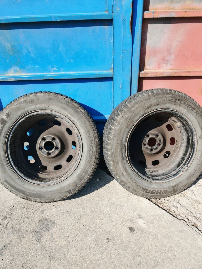 Джанти със зимни гуми 2бр. 195 65 15 Hankook