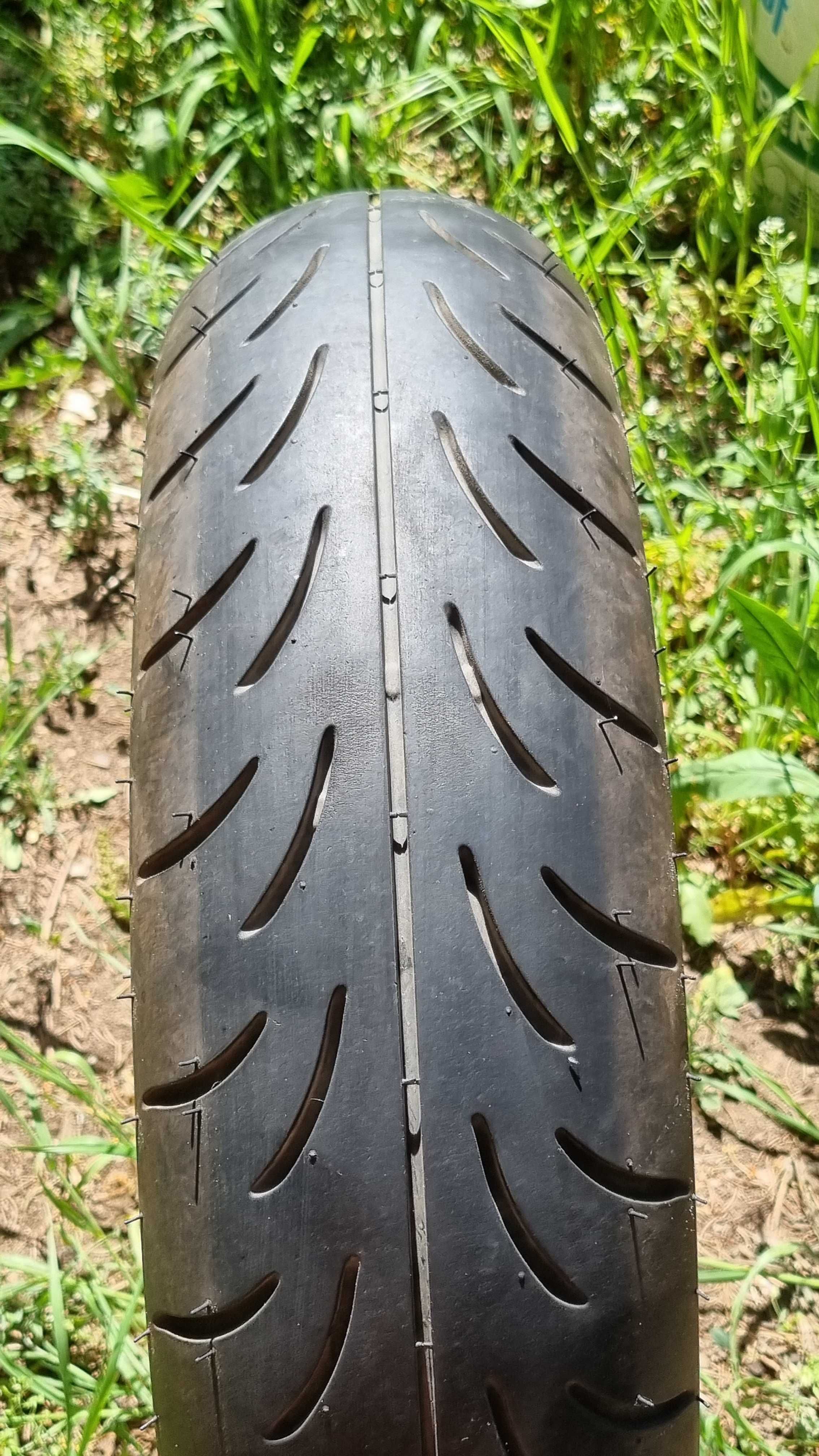 2 бр гуми за скутер Pirelli 140/70/14 и Bridgestone 120/70/15