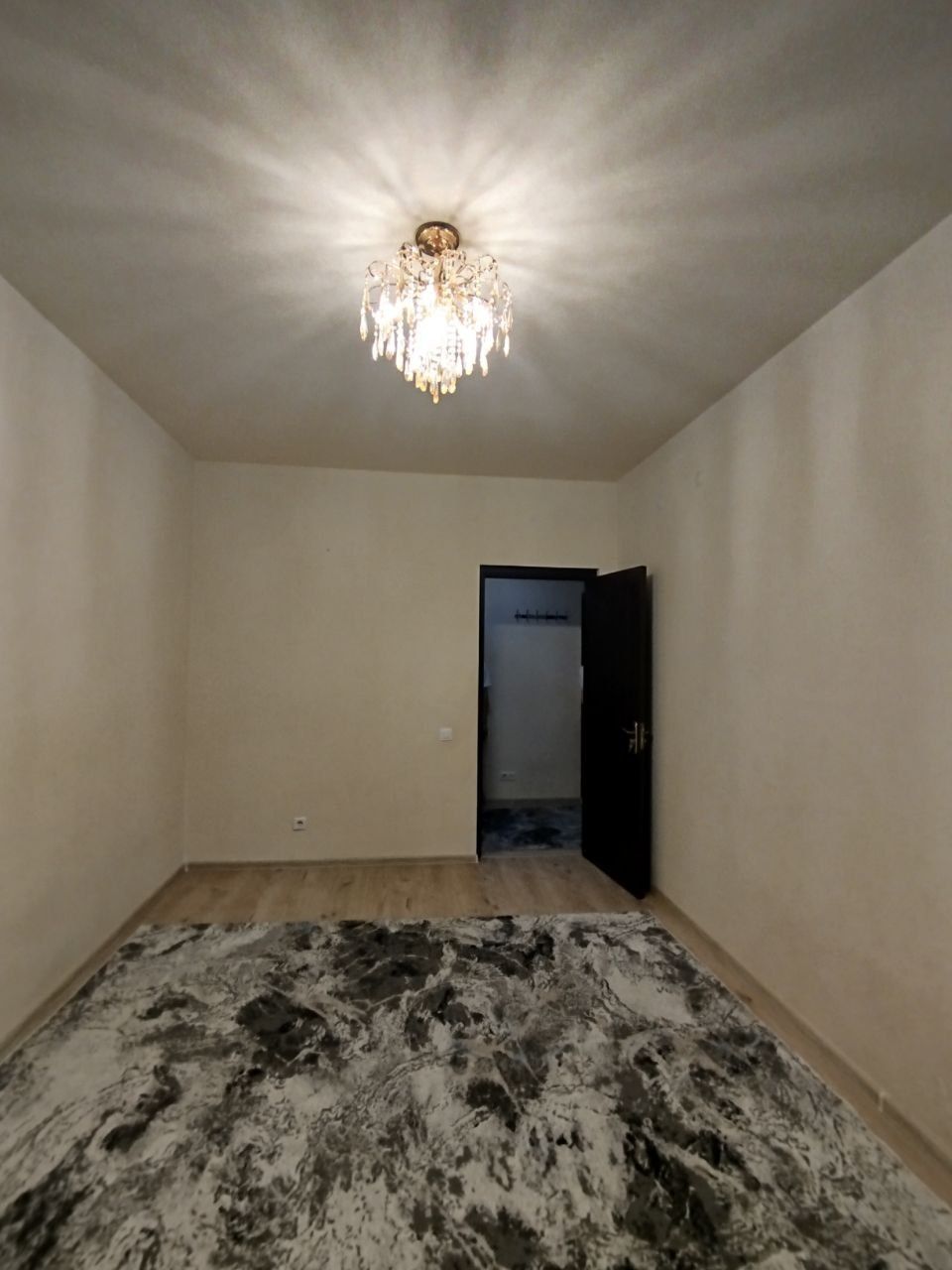 Sotiladi 1 xona srochni 39000 $