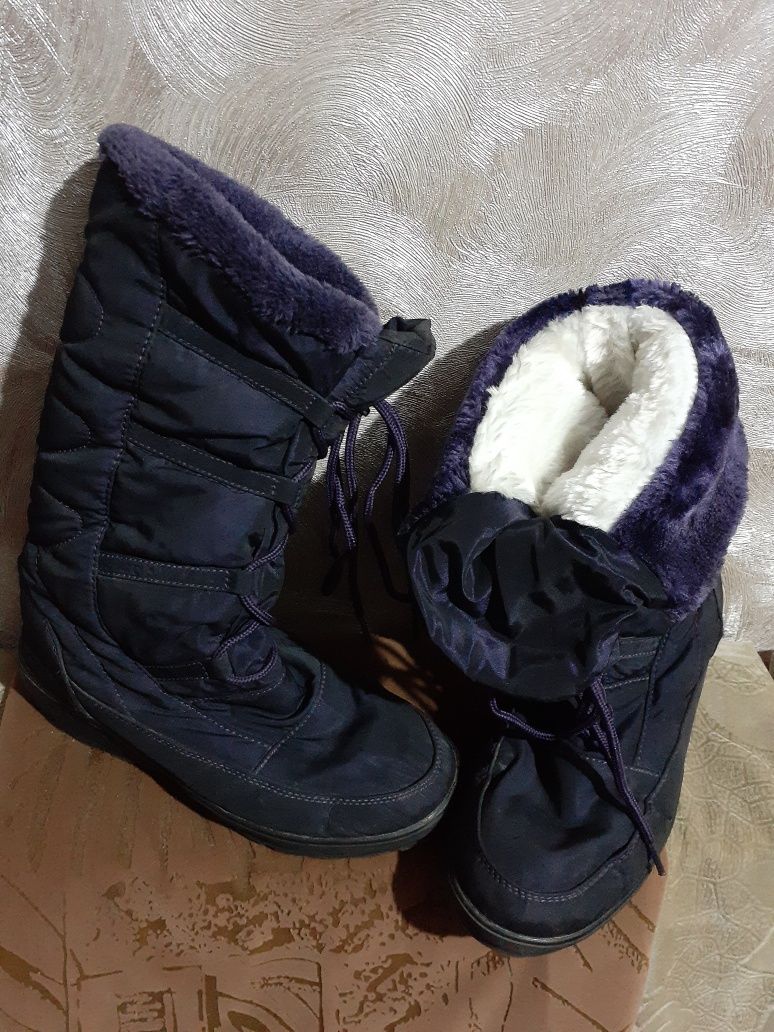 Продаются женские сапоги