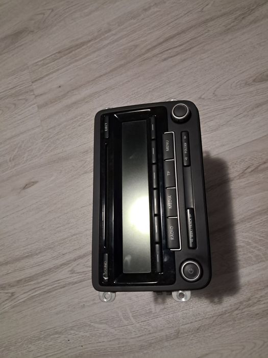 Casetofon / Radio CD MP3 original VW Passat B6 (2006) – în stare foart