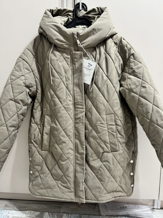 Продам женскую куртку демисезонную, размер 52, новая