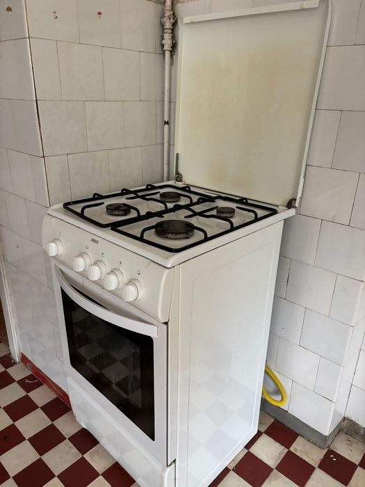 Aragaz Zanussi 4 ochiuri + cuptor pe gaz – funcțional