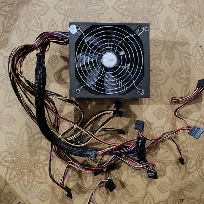 Блок питания для компьютера 700 Вт