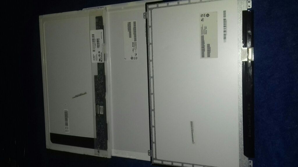 Displayuri LED laptop 15,6"cu 30 pini-Slim si 40 pini normal