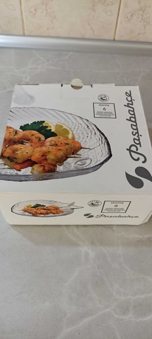 6 броя чинии рибки