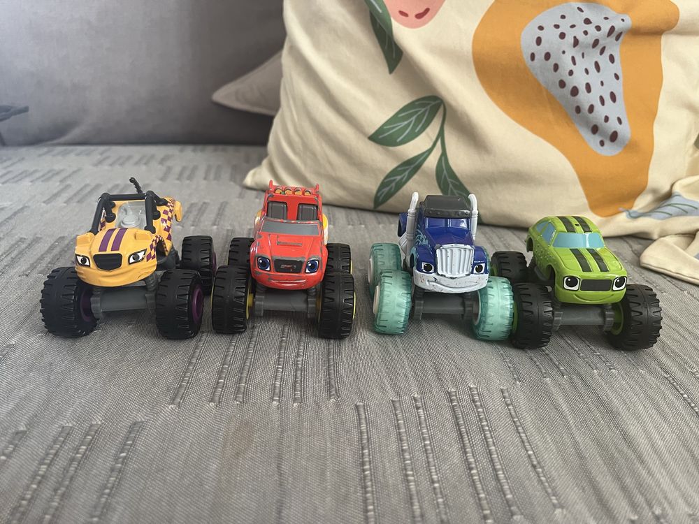 Hot wheels Плачъчко и машините