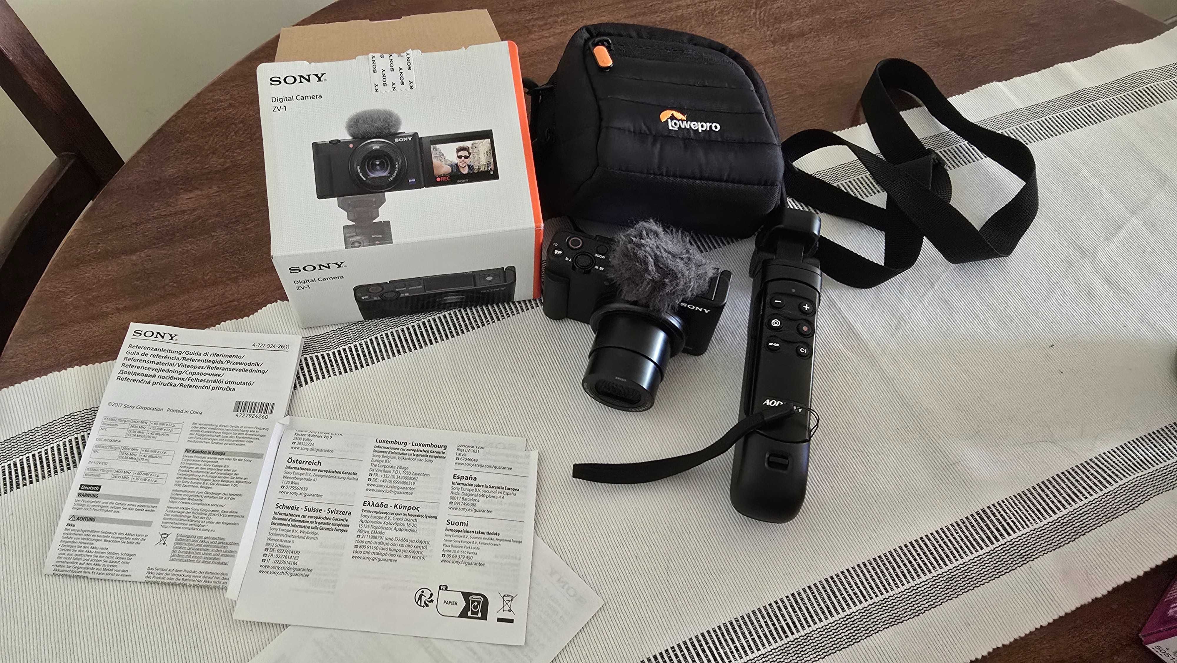 Камера Sony ZV-1 с аксесоари, обектив, чантичка 2х SD карти