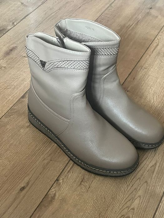 НОВАЯ Обувь - сапоги женские