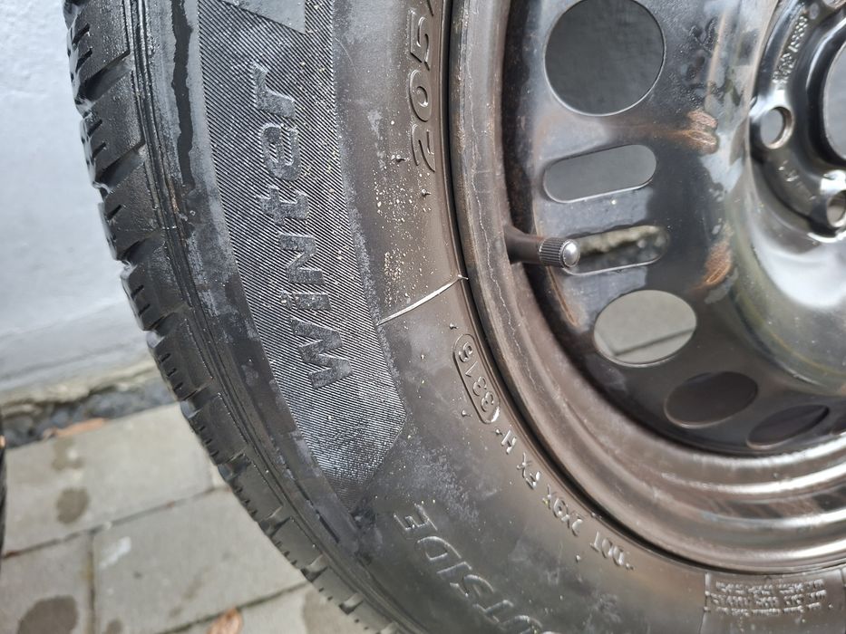 Vând set roti echipate cu anvelope de iarna.