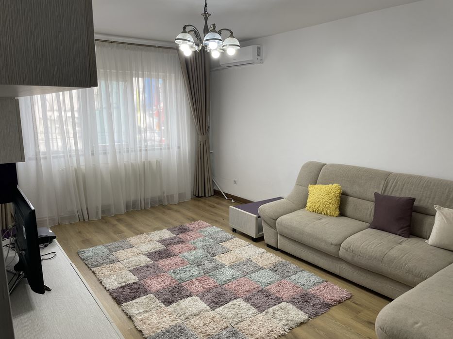 Inchiriez apartament