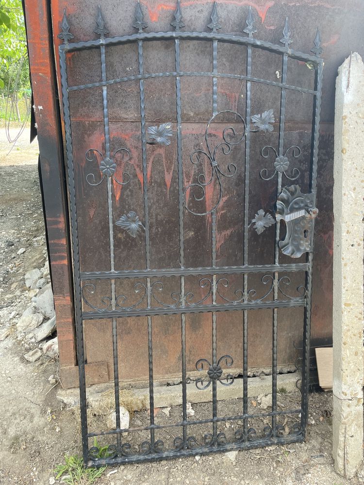Продавам врати от ковано желязо