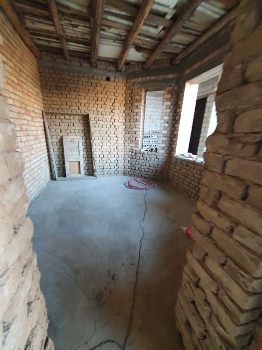 Учаска,коробка сотилади.