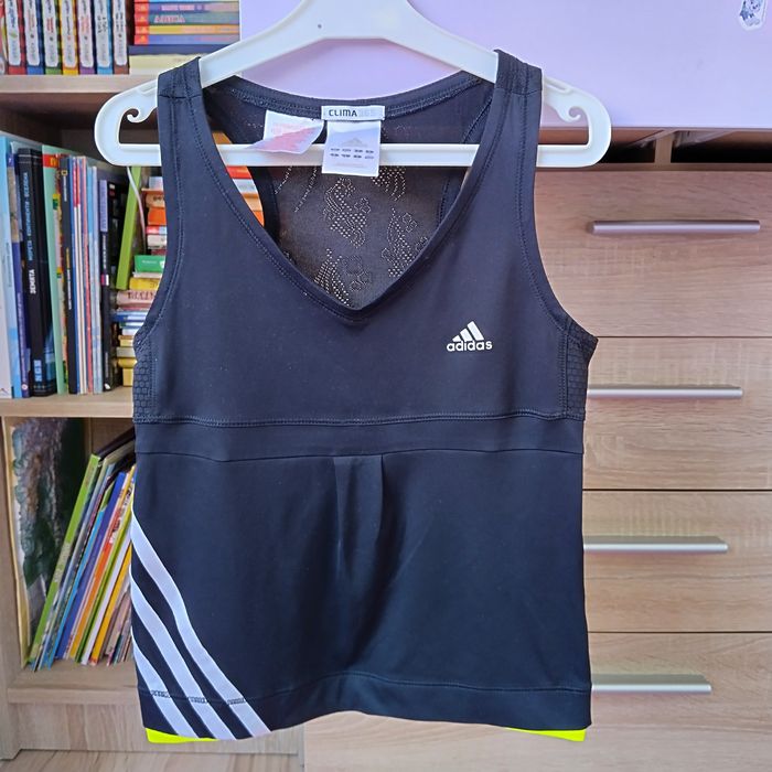 Nike, Adidas 128,134