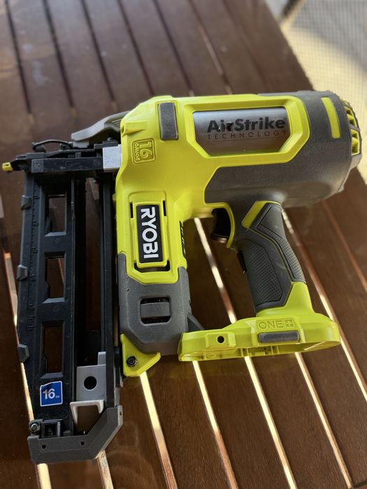 Pistol cuie 16G 18V ONE+™