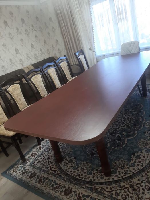 Стол со стульями