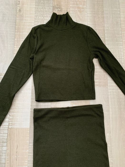 Compleu Stradivarius din tricot, bluza crop si fusta creion, kakhi, S