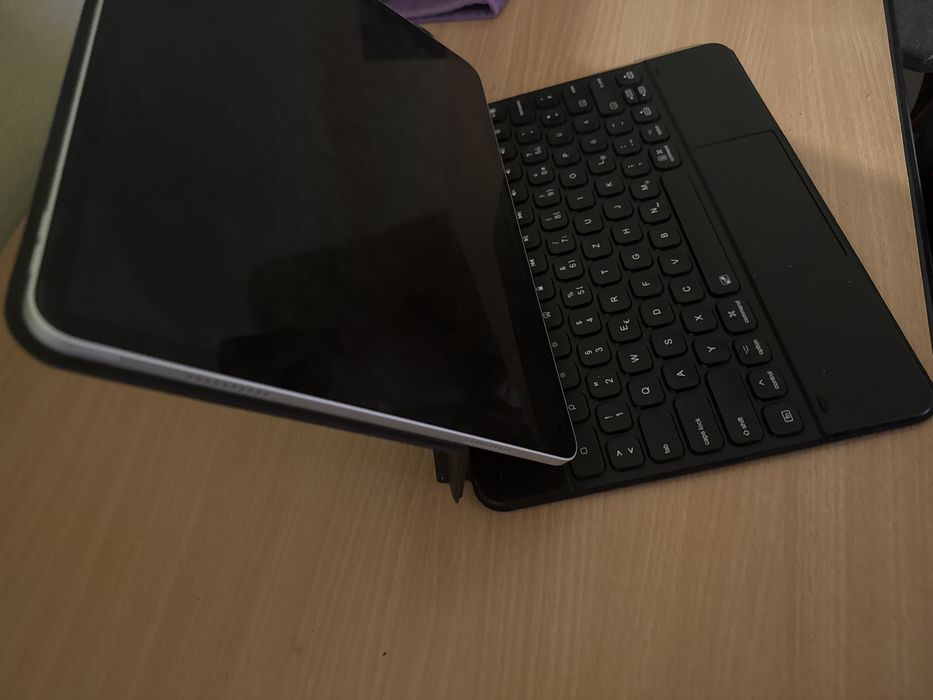 IPad Pro 12.9 Gen 6th M2 128 GB, Wi-Fi, smart keyboard folio, ca nou