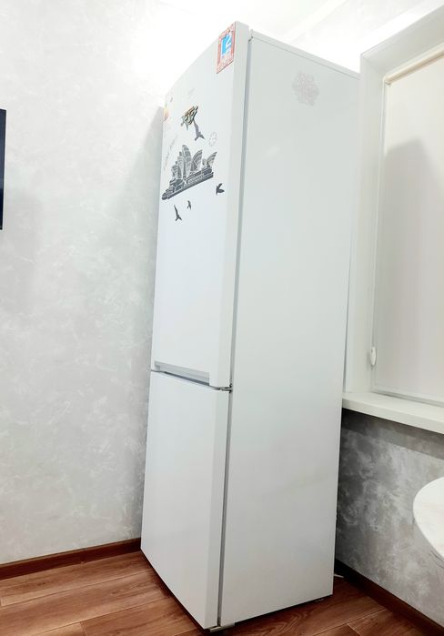 Холодильник белого цвета
