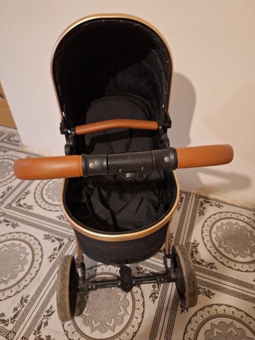 Vând cărucior pentru copii