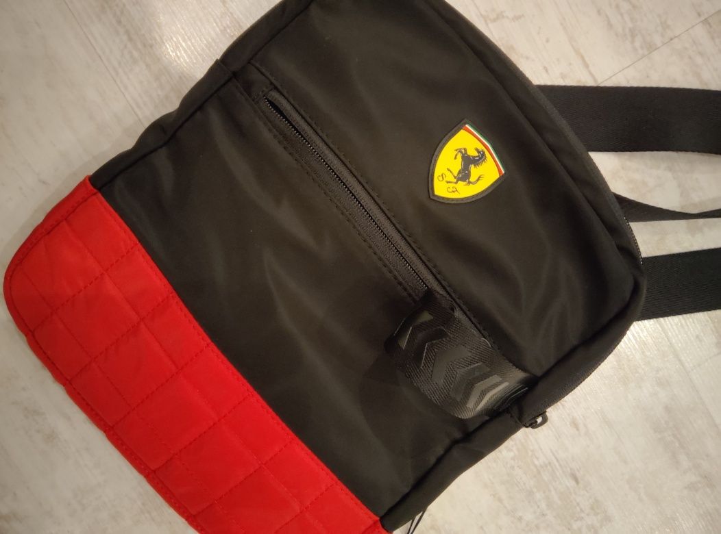 Оригинална мъжка чанта Ferrari